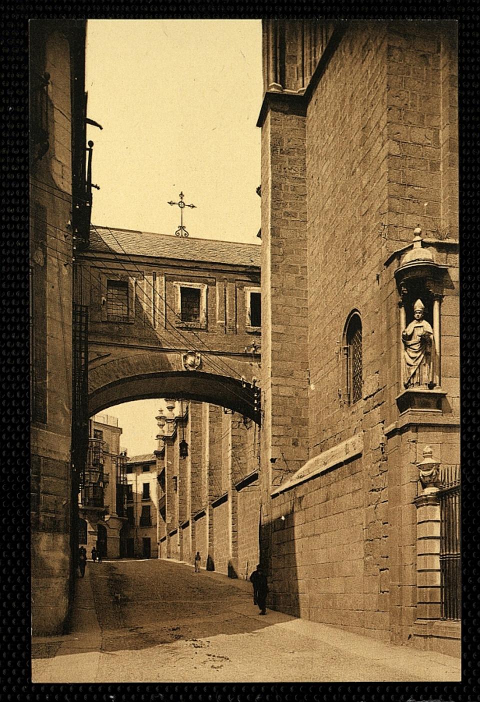 Toledo : Arco del Palacio Arzobispal / L. Roisin, fot.-. [Imagen]