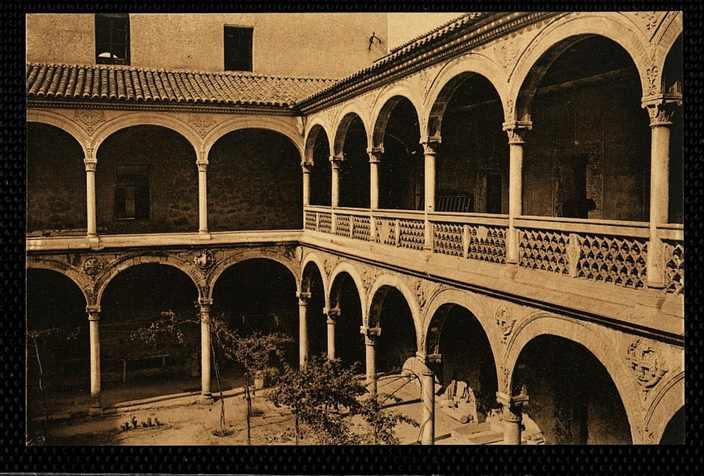 Toledo : Claustro del Hospital de Santa Cruz / L. Roisin, fot.-. [Imagen]