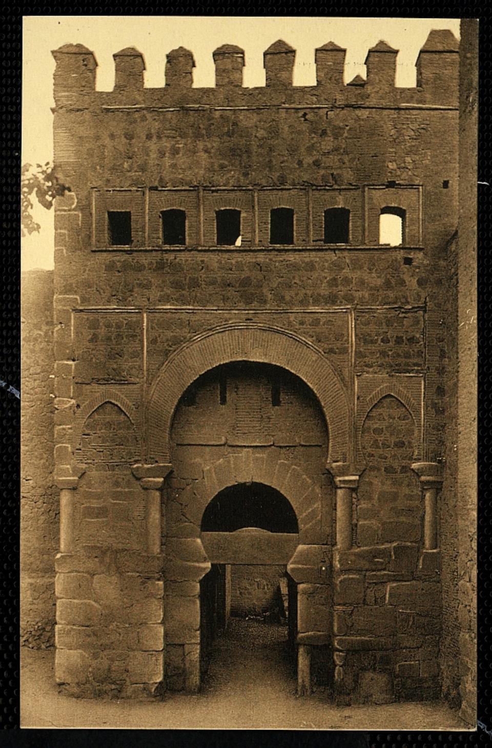 Toledo : Puerta de Alfonso VI / L. Roisin, fot.-. [Imagen]