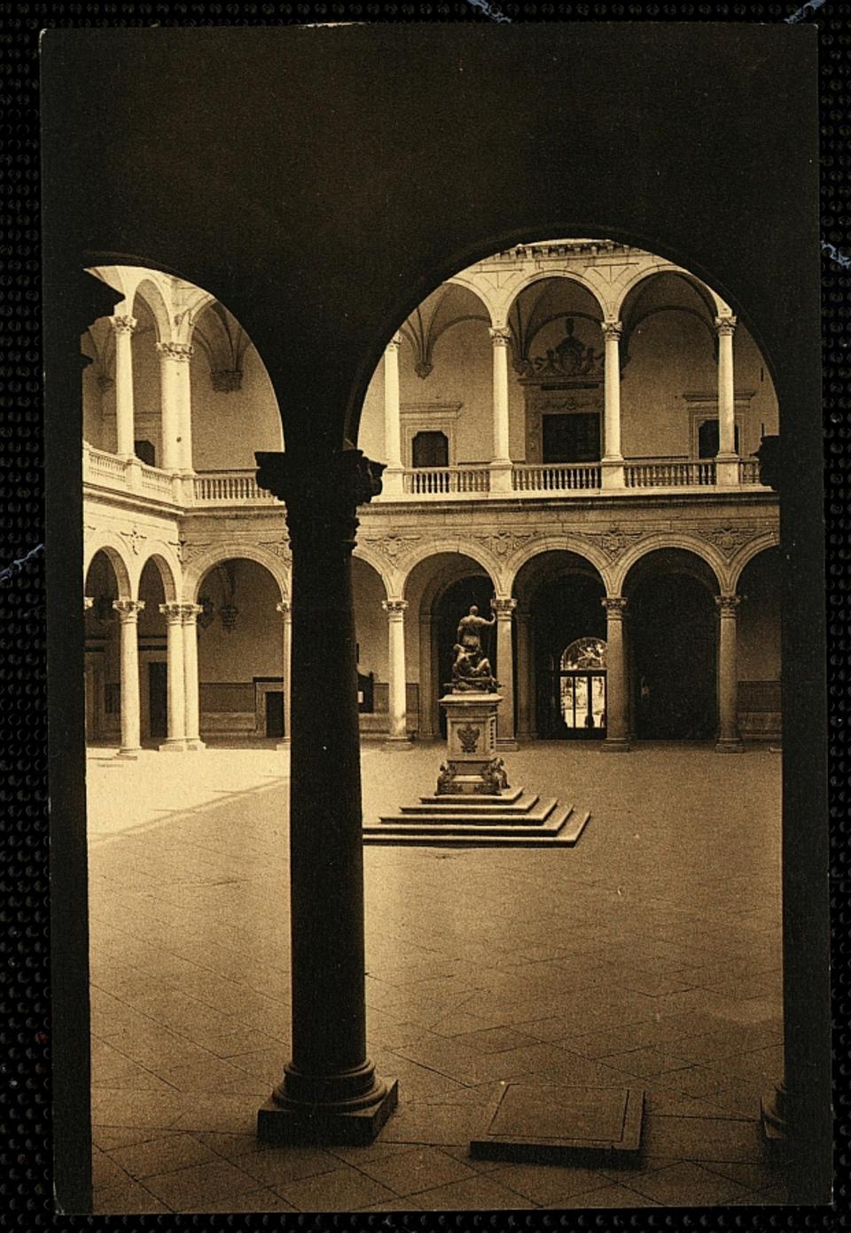 Toledo : Patio del Alcázar / L. Roisin, fot.-. [Imagen]