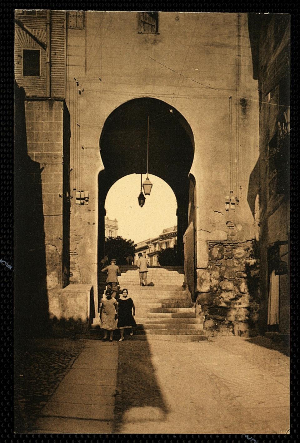Toledo : Arco de la Sangre / L. Roisin, fot.-. [Imagen]