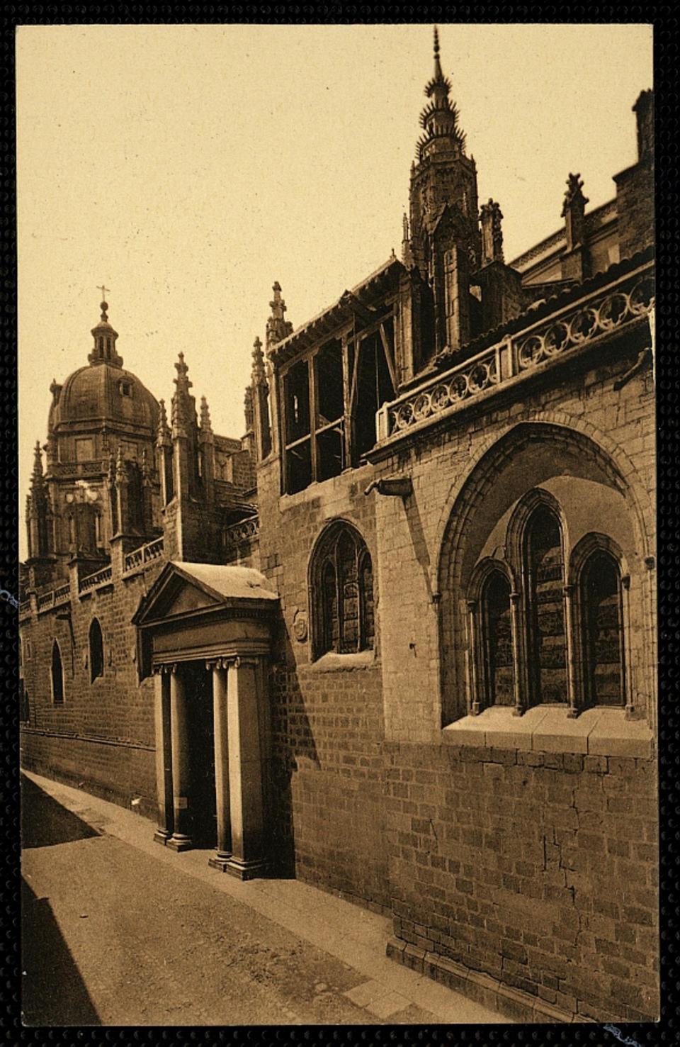 Toledo : Fachada sur de la Catedral / L. Roisin, fot.-. [Imagen]