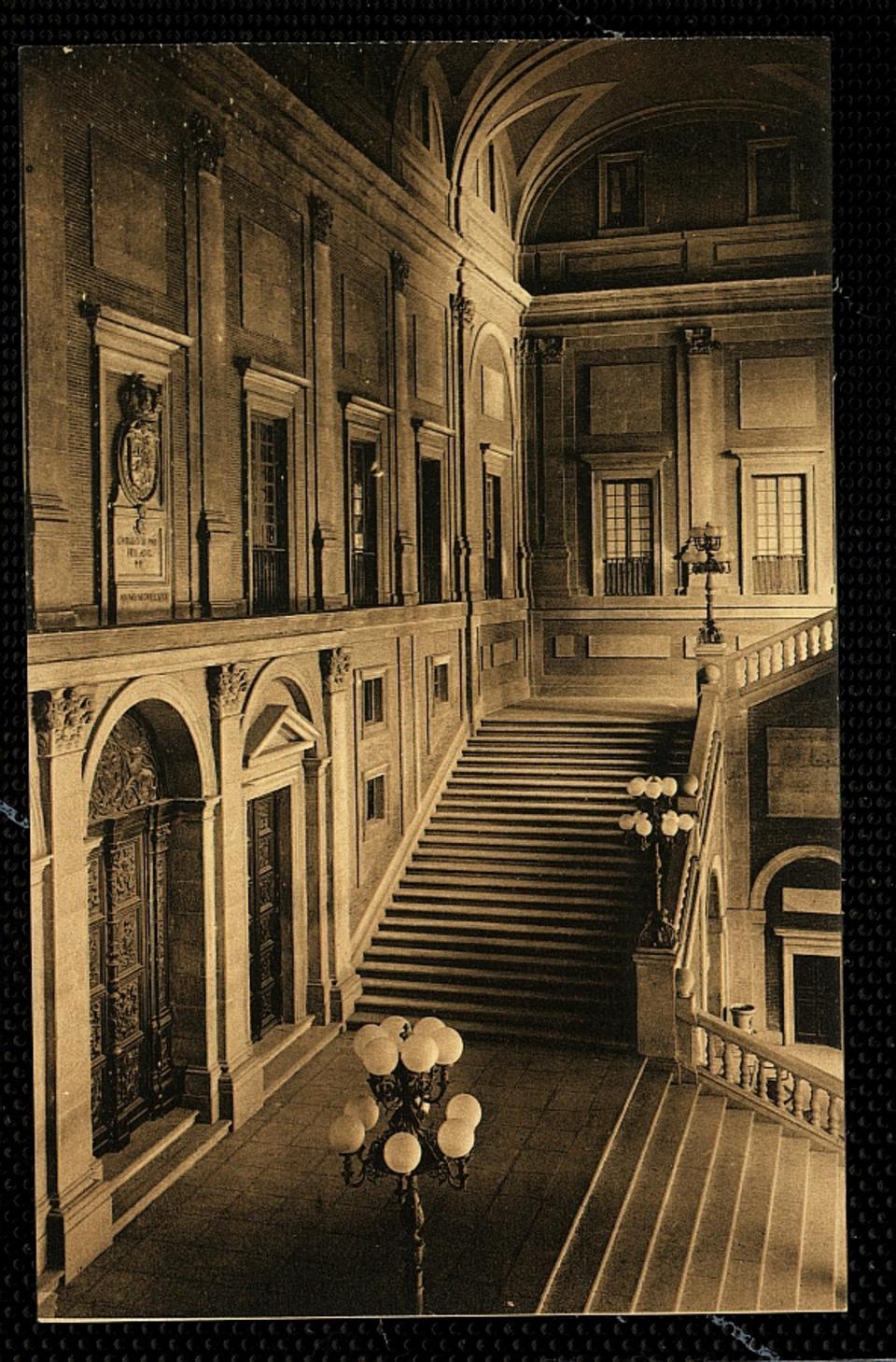 Toledo : Escalera del Alcázar / L. Roisin, fot.-. [Imagen]