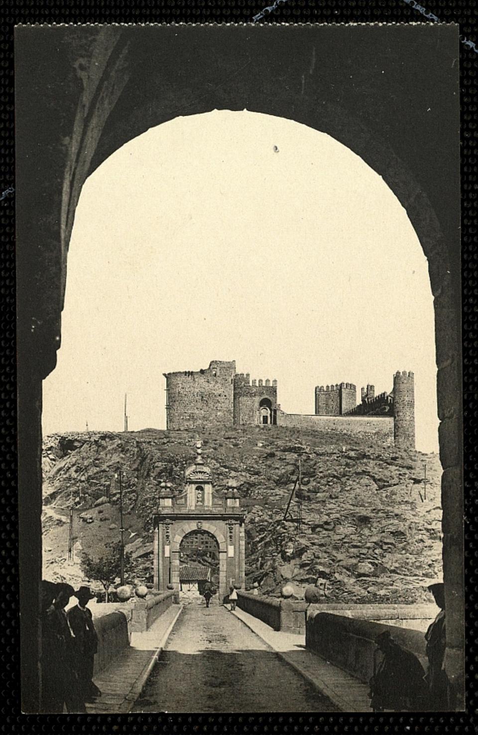 Toledo : Puente de Alcántara y castillo de San Servando / L. Roisin, fot.-. [Imagen]