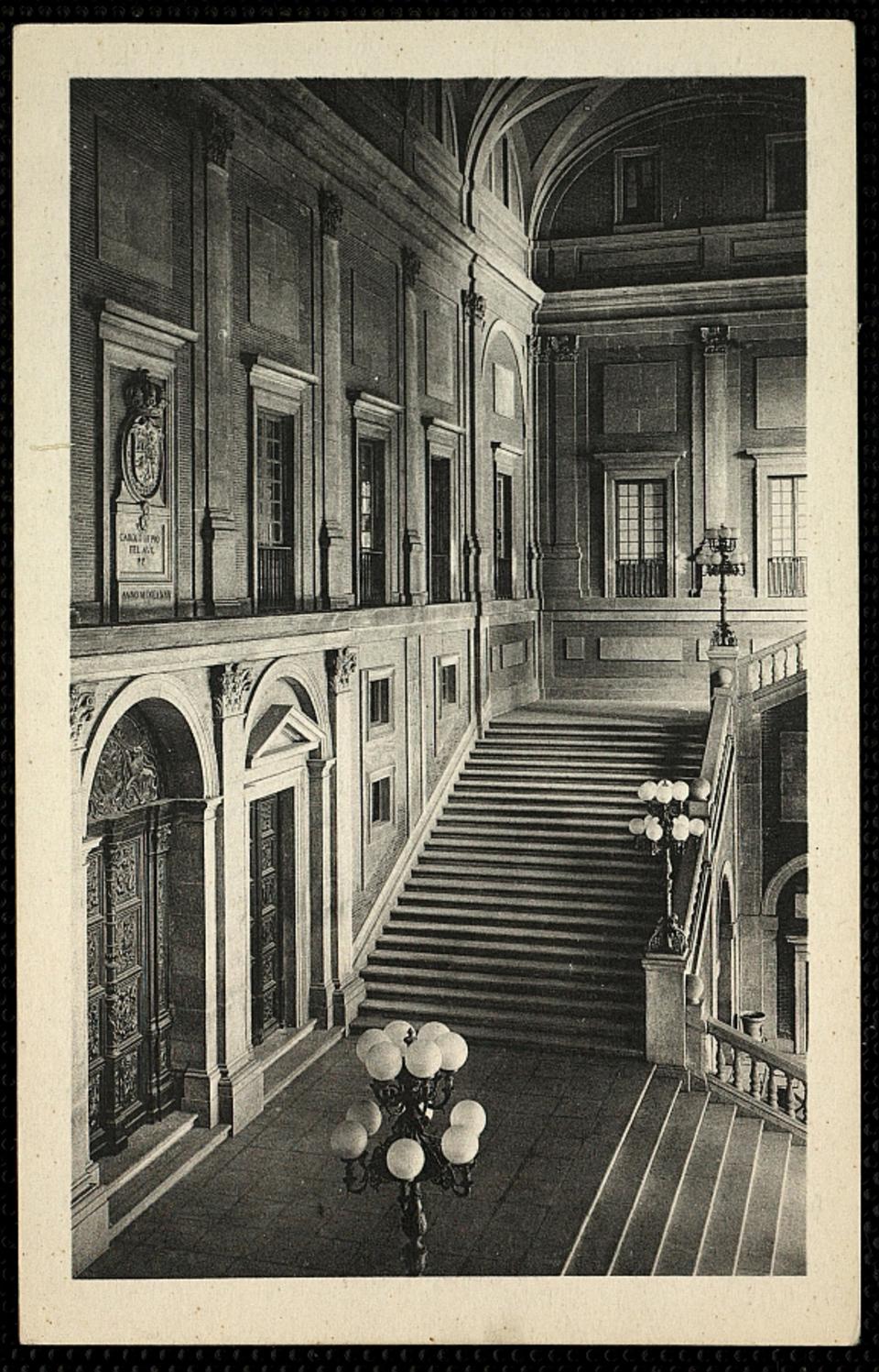 Toledo : Escalera del Alcázar / L. Roisin, fot.-. [Imagen]