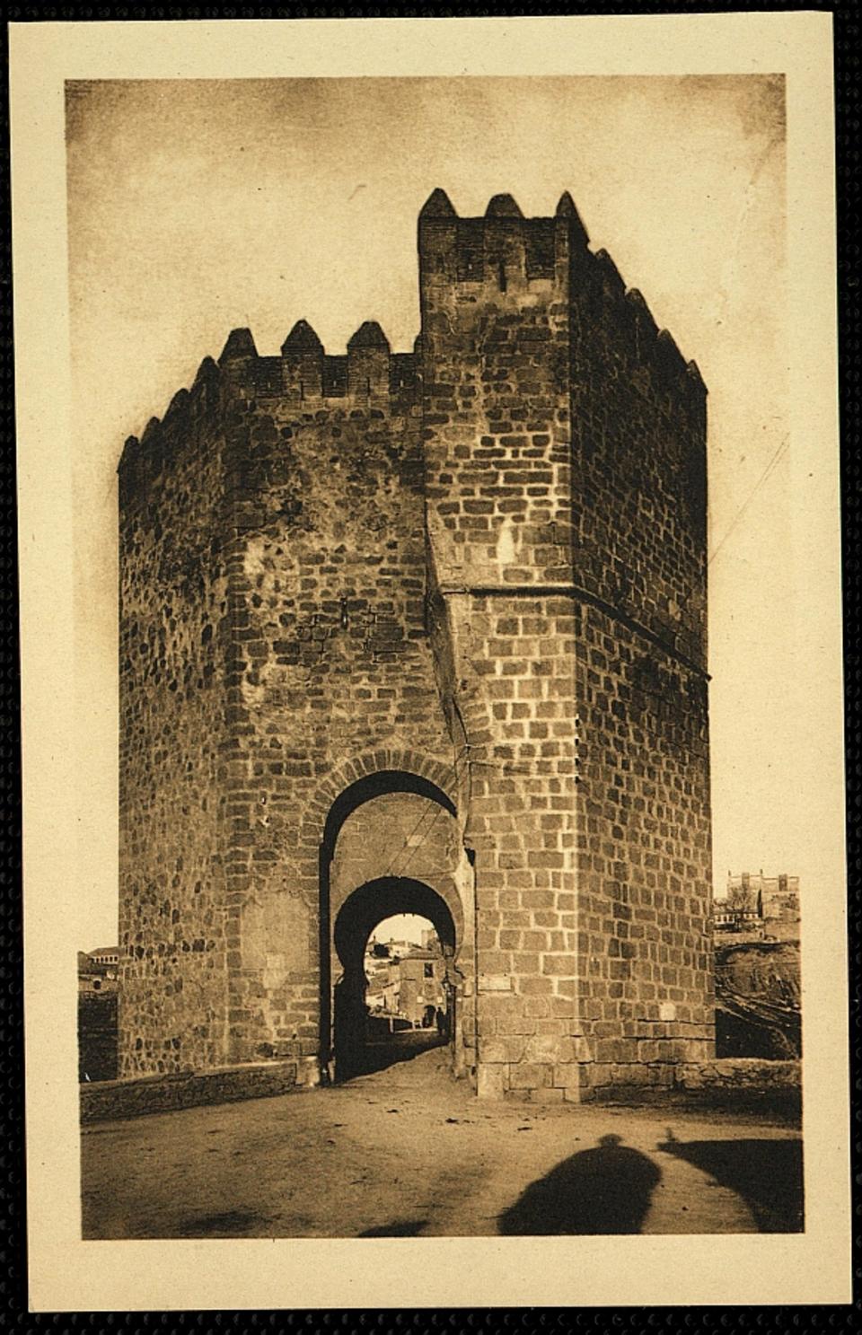 Toledo : Puerta del Puente de San Martín / L. Roisin, fot.-. [Imagen]