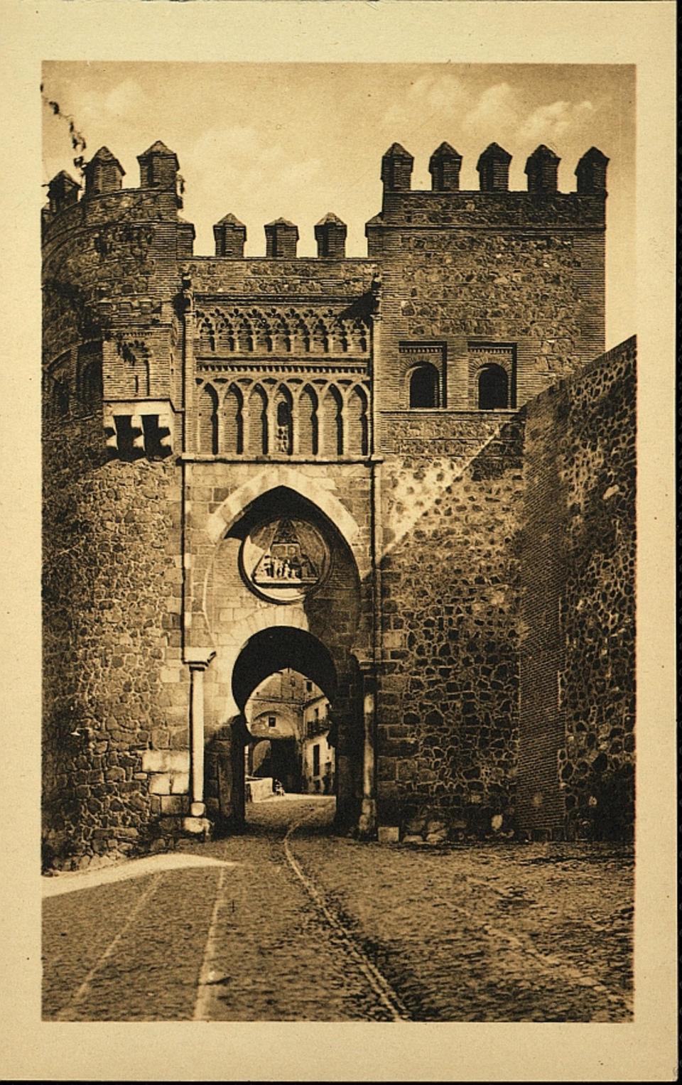 Toledo : Puerta del Sol / L. Roisin, fot.-. [Imagen]