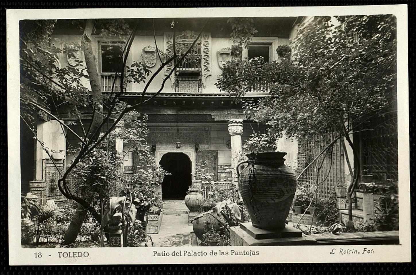 Toledo : Patio del Palacio de los Pantojas / L. Roisin, Fot.-. [Imagen]